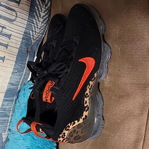 NWOT Vapormax cheetah womens size 7